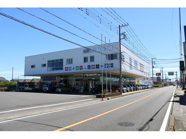 細井自動車(株)本社ショールーム