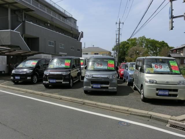 各メーカーの中古車や新車も販売しております。