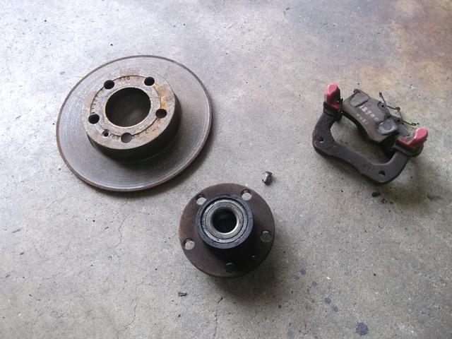 2009年式　ポロＧＴＩ　5ＭＴ　リヤハブベアリング　交換