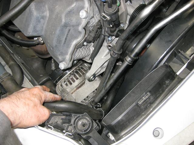 2006y メルセデスベンツ　AMG   SLK55　オルタネーター交換　修理　中古部品　取り付け　川崎市宮前区　輸入車　外車　持込　パーツ　