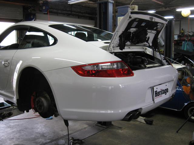 2005y ポルシェ997　911　車検整備　ブレーキパット交換　スパークプラグ交換　川崎市宮前区　神奈川県　修理　故障　パーツ持ち込み　輸入車　外車