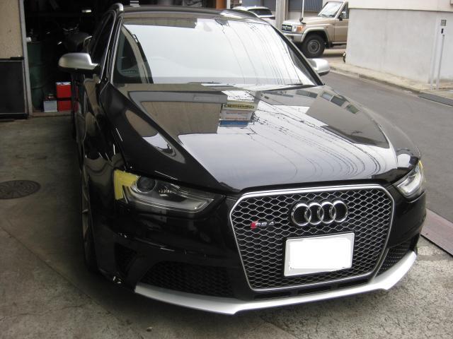 2013y 　アウディ　ＲＳ４アバント　ショックアブソーバー交換　　コーナリングランプバルブ交換　　川崎市宮前区　輸入車　外車　持ち込み　パーツ