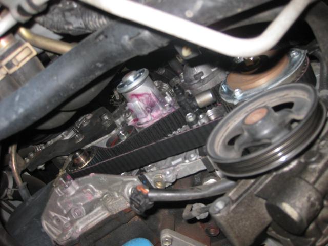 冷却水が減る原因は、エンジンフロントケース内ウォーターポンプ故障が原因でした。