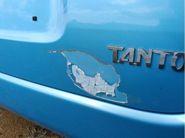 ダイハツ タント 板金・外装補修修理 保険修理 格安鈑金もお任せ下さい!千葉県千葉市稲毛区、花見川区、犢橋、大日町、中央区、若葉区、緑区・佐倉市・八千代市・四街道市・習志野市・八街市・成田市、他地域も大歓迎です!代車も無料になります。