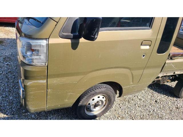 ダイハツ　ハイゼットトラック　板金・外装補修理　保険修理　格安鈑金もお任せ下さい！千葉県千葉市稲毛区、花見川区、犢橋、大日町、中央区、若葉区、緑区・佐倉市・八千代市・四街道市・習志野市・八街市・成田市、他地域も大歓迎です！