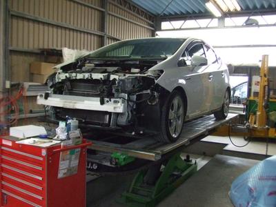 ジグ式フレーム修正機を２基完備！！