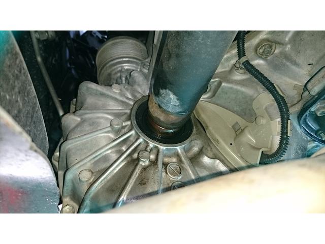 BMW　R56　ミニクーパーS　オイル漏れ修理(フロント右デフサイドシール交換)