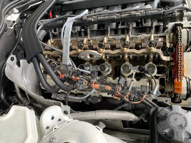 BMW E89 Z4 エンジンオイル漏れ修理 タペットカバーパッキン交換 ABA