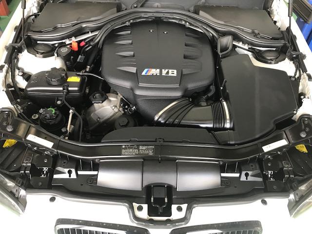 BMW　E90　M3　エンジンオイル　漏れ　修理　タペットカバーパッキン　交換　埼玉　春日部　輸入車　専門店　ABA-WD40　S65B40A