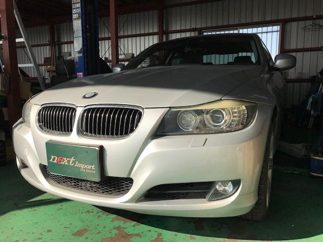 ＢＭＷ　３シリーズ　Ｅ９０　３２５ｉ　ヘッドライトバルブ交換　埼玉　春日部　輸入車専門店　ＡＢＡーＶＢ２５