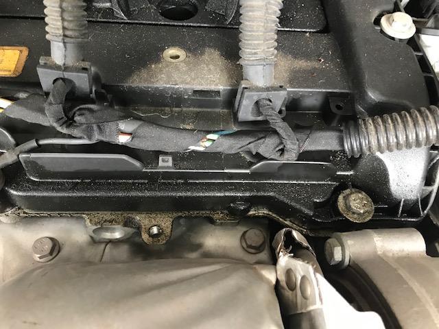 ＢＭＷ　ＭＩＮＩ　Ｒ５５　ミニクラブマン　クーパーＳ　エンジンオイル漏れ修理　ヘッドカバーパッキン交換　埼玉　春日部　輸入車専門店　ＡＢＡーＭＭ１６　Ｎ１４Ｂ１６Ａ