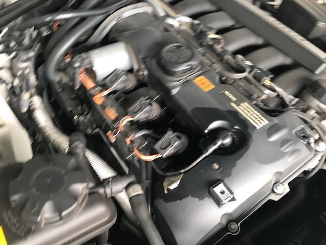 BMW 5シリーズ E60 530i エンジンオイル漏れ修理 VVTモーターパッキン エキセントリックシャフトセンサーパッキン交換 埼玉 春日部 輸入車専門店 ABAーNU30|グーネットピット