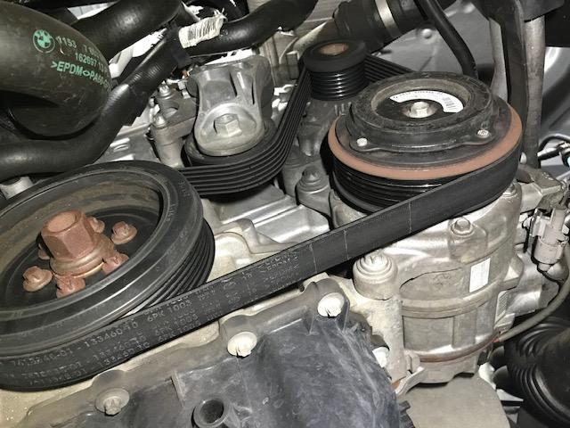 ＢＭＷ　５シリーズ　Ｆ１１　５２０ｉ　車検整備　ファンベルト　ワイパーブレード　ＬＬＣ交換　埼玉　春日部　輸入車専門店　ＤＢＡーＸＬ２０　Ｎ２０Ｂ２０Ｂ
