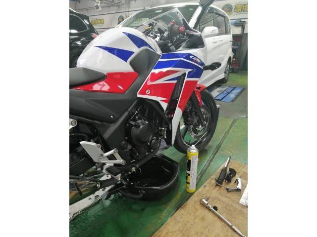 CBR
エンジンオイル交換
オイルフィルター交換