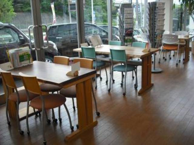ダイハツカフェプロジェクト実施中です。女性のお客様でもお一人でお気軽にご来店ください♪
