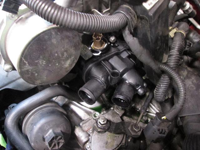 BMWミニクーパーS(R56) サーモハウジングから冷却水 BMWミニクーパーS(R56) サーモハウジングから冷却水