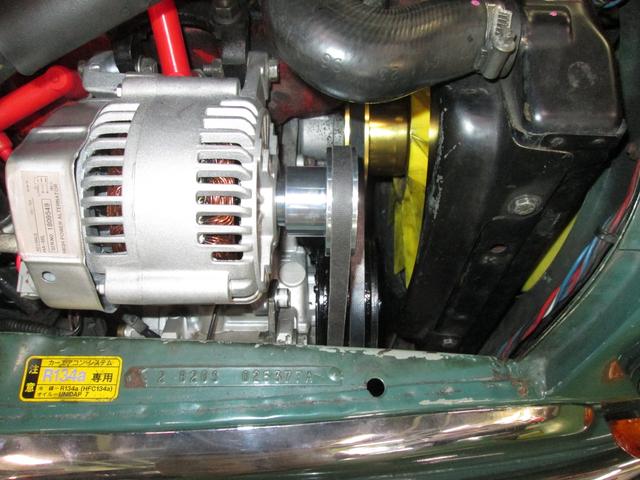 １９９６年式　ローバーミニ　エアコンコンプレッサーとオルタネーター交換