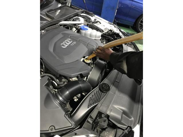 アウディ　Ａ４アバント　オイル交換入庫！国産車・輸入車対応・車検・整備・見積もりもお任せ下さい！八王子/日野/多摩地区/相模原/他地域のお客様も大歓迎です！