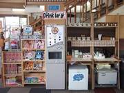 無料ドリンクバー。お子様用ジュースもございます。雑誌等も充実しております。