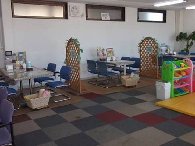 綺麗になった広々ショールーム。ごゆっくりおくつろぎ下さい。