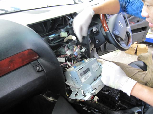 レクサス LEXUS LS460 エアサスコントローラー装着作業 サスコン 横浜