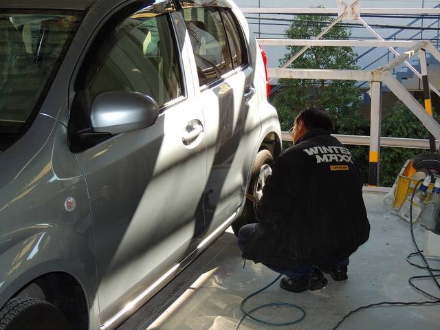 自社の板金工場で、丁寧に、丁寧に仕上げております。