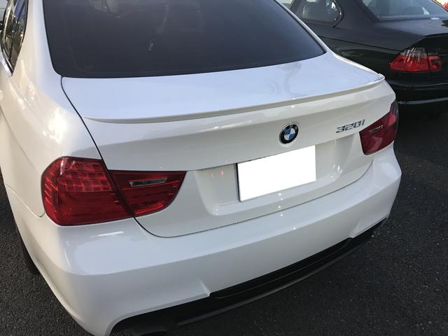 BMW　320i　リヤスポイラー　車　整備 リキッドアーマージャパン　千葉県千葉市花見川区、千葉　稲毛区、中央区、若葉区、美浜区、緑区・船橋市・八千代市・習志野市・市原市・市川市・浦安市・鎌ヶ谷市・松戸市・柏市・関東 