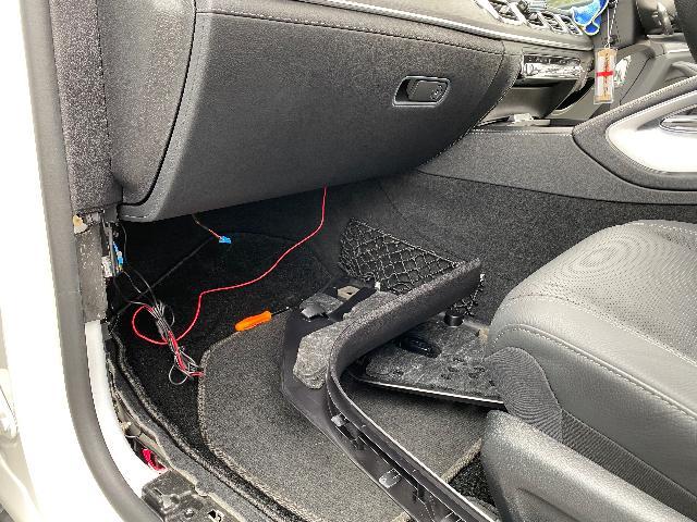 新型ベンツGLE TVキャンセラー&レーダー取り付け