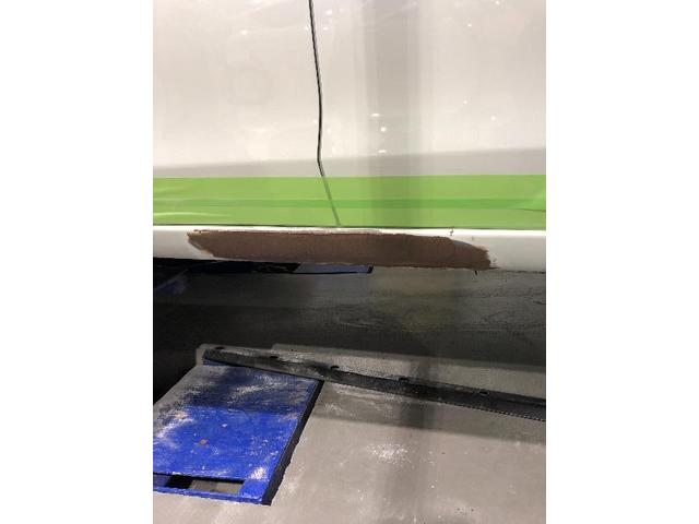 トヨタ ヴィッツ サイドシル ステップ ロッカーパネル 板金塗装 修理 相模原市 町田市