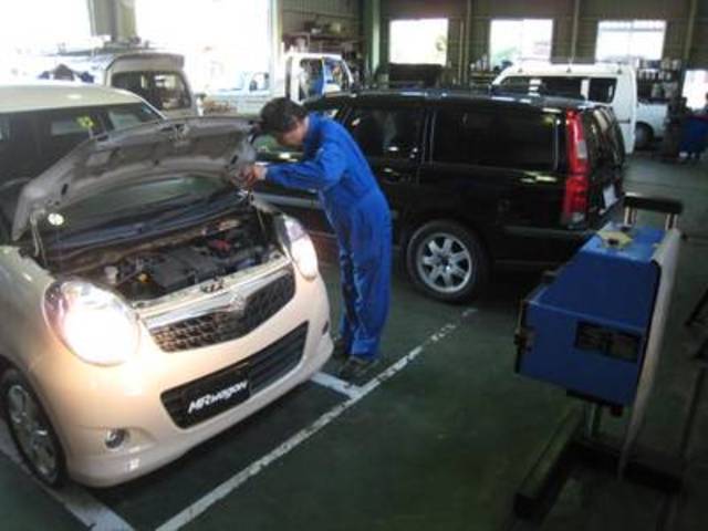 お車を当社完成検査場にて、国の基準に沿った安心と信頼の検査を行い、安心したカーライフをお届けします。