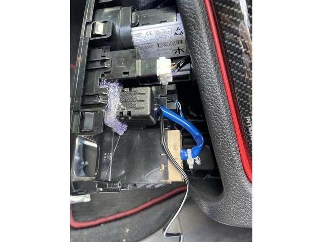 スバル　インプレッサＷＲＸ　ハンドル、USBポート取付