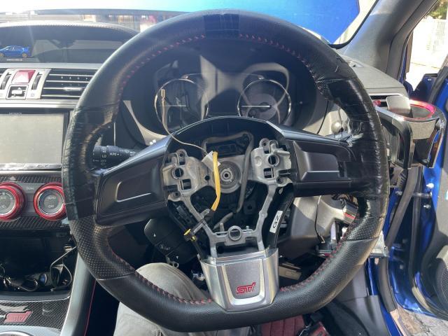 スバル　インプレッサＷＲＸ　ハンドル、USBポート取付
