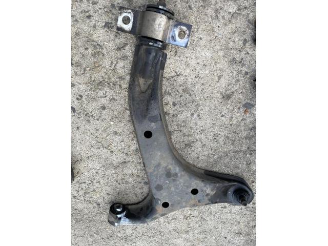 日産　エルグランド　ロアアーム持ち込み取り付け！千葉県船橋市・市川市・鎌ヶ谷市・白井市・松戸市・習志野市・八千代市・千葉市、幕張・浦安市、他地域のお客様も大歓迎です！