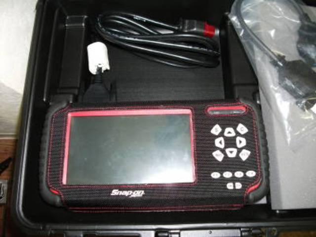 最新のコンピューター診断機でお車の状態をチェック！！原因がすぐわかるので修理もスピーディです！！　