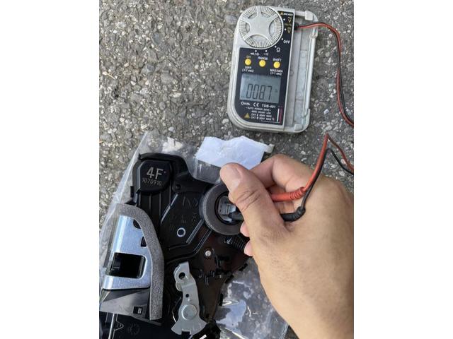アルファード　ANH20W　ドアロック動かない　ドアロックアクチュエーター交換