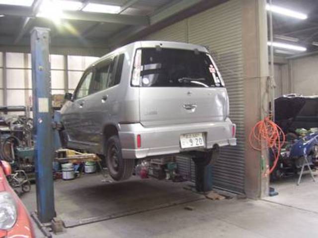 リフトを使い細部まで点検