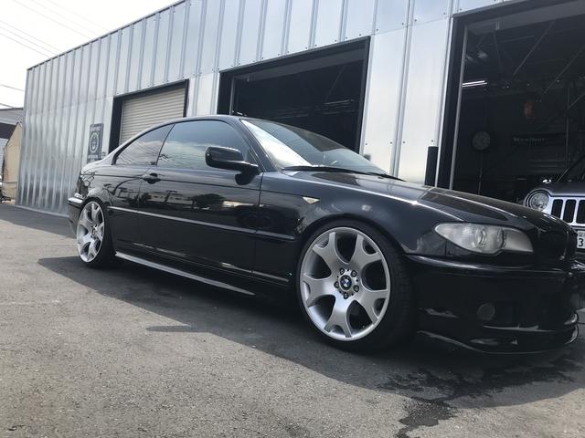 BMW E46 330ci フロントスポイラー取付 フロントグリル交換 X5 純正ホイール装着 パドルシフト取付 ボディ磨き ヘッドライト磨き ガラスコーティング施工 埼玉 三郷 車検 カスタム ドレスアップ パーツ持ち込み 歓迎