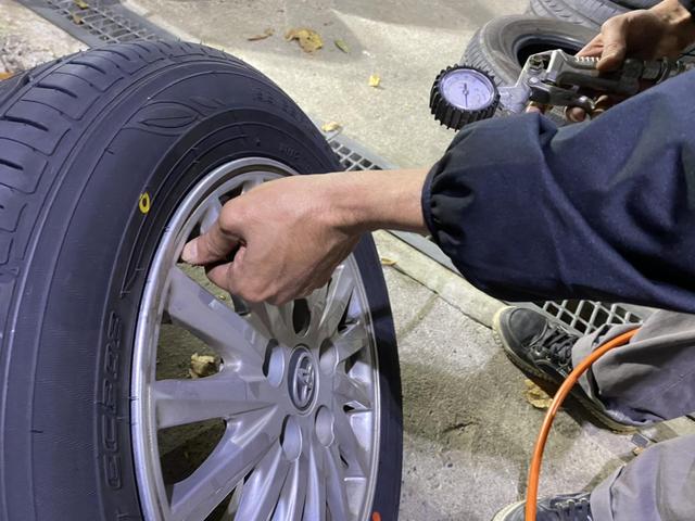 トヨタ　VOXY　タイヤ交換　タイヤ組み換え　パーツ持ち込み　DUNLOP　15インチ
サマータイヤ　柏市　HDP