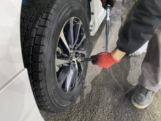 トヨタ　ハイブリッド　アルファード　スタッドレスタイヤ交換　タイヤ交換　冬タイヤ　国産車　柏市　HDP