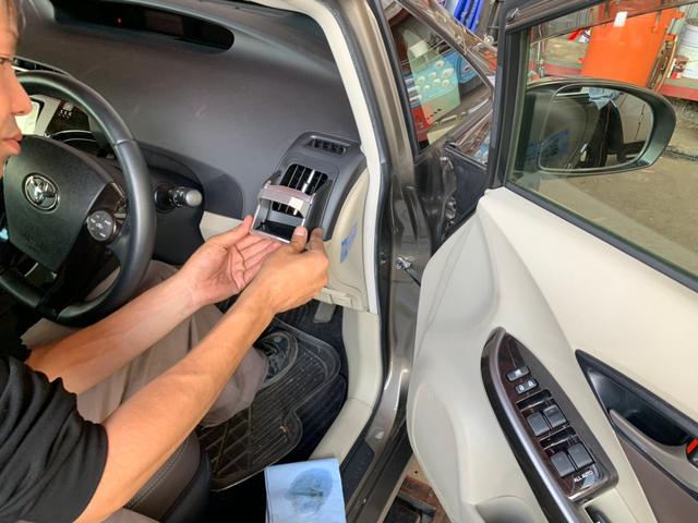 トヨタ プリウス S ブロンズ 在庫車 入庫 納車 LED ルームライト ドリンクホルダー 交換 取付 カスタム LEDライト 千葉県 柏市 HDP