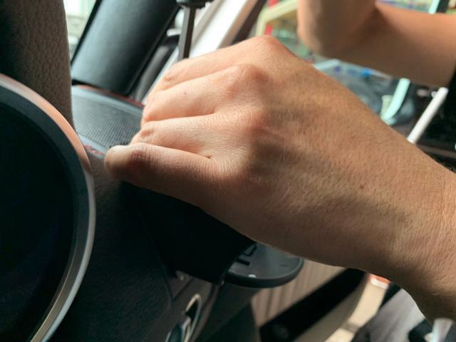 MercedesBenz メルセデスベンツ W463A W464 G350d G400d マヌファクトゥーア　エディション Gクラス 専用アクセサリー 日本製 ドリンクホルダー 千葉県 柏市 HDP