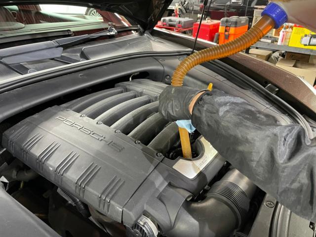 ポルシェ マカダミア カイエン 3.6 ティプトロニックS 4WD オイル交換 エンジンオイル 交換 千葉県 柏市 HDP