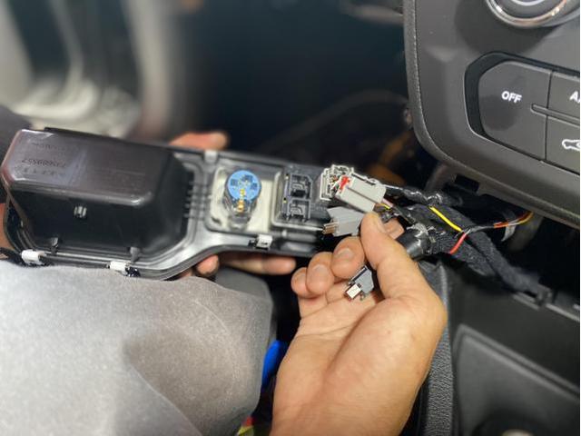 JEEP クライスラージープ レネゲード 80thアニバーサリー エディション ご成約 納車準備 360°カメラ 駐車監視システム 取付