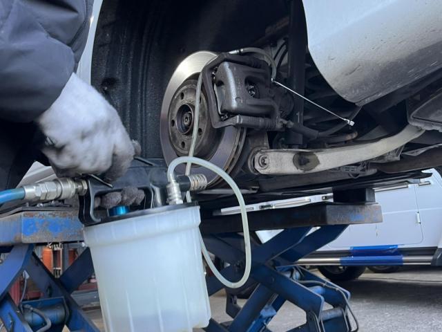 メルセデスベンツ CLA250 車検 点検 ブレーキフルード交換 ブレーキ洗浄 
