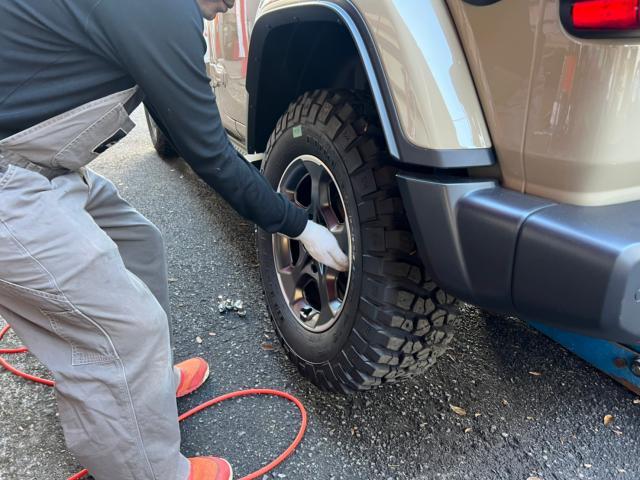 Jeep ラングラー リミテッド エディション ウィズ サンライダー フリップトップ フォア ハードトップ タイヤ交換 スタッドレス交換