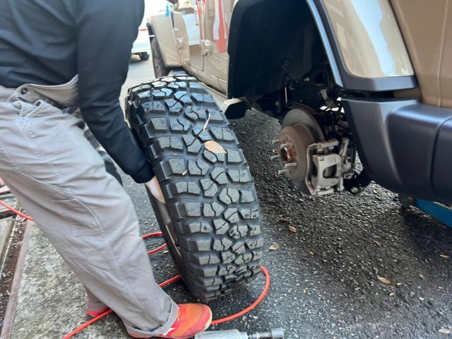 Jeep ラングラー リミテッド エディション ウィズ サンライダー フリップトップ フォア ハードトップ タイヤ交換 スタッドレス交換