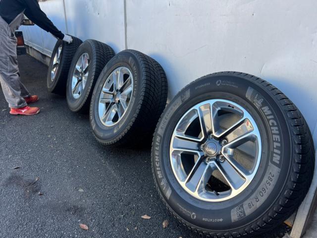 Jeep ラングラー リミテッド エディション ウィズ サンライダー フリップトップ フォア ハードトップ タイヤ交換 スタッドレス交換