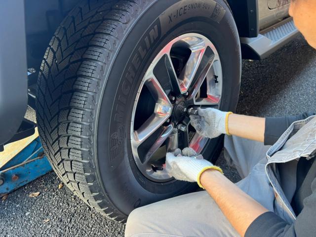 Jeep ラングラー リミテッド エディション ウィズ サンライダー フリップトップ フォア ハードトップ タイヤ交換 スタッドレス交換
