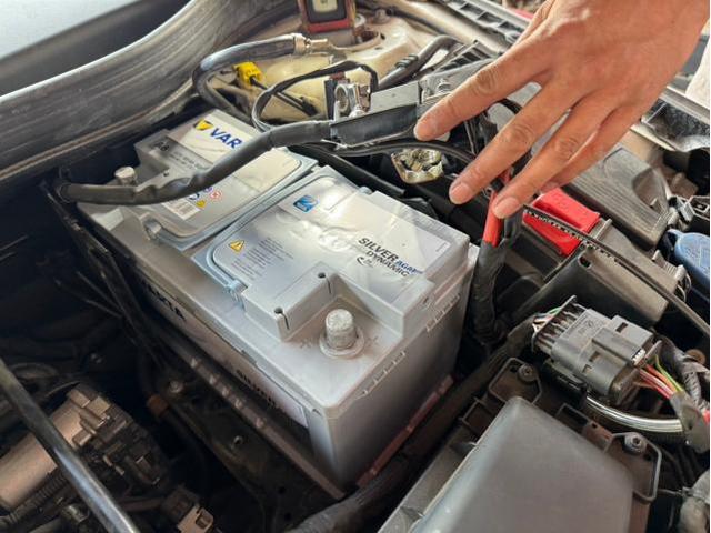 メルセデスベンツ CLA180 CLAクラス バッテリー交換 エンジンチェックランプ点灯 エンジン警告灯 点検 スピードセンサー ABSセンサー