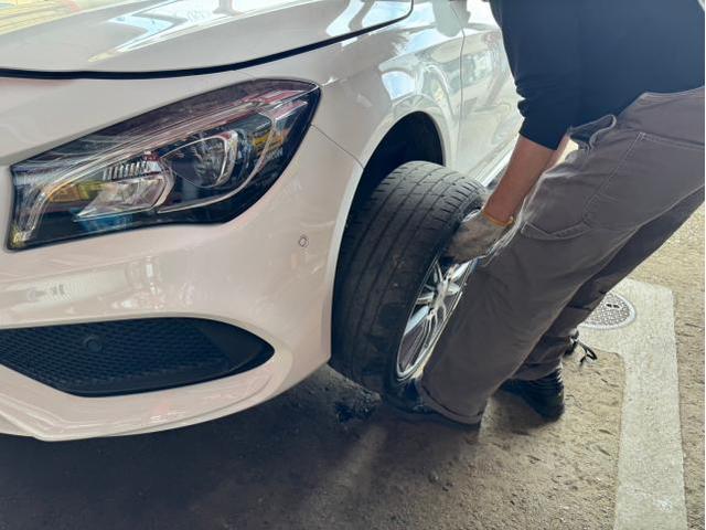 メルセデスベンツ CLA180 CLAクラス バッテリー交換 エンジンチェックランプ点灯 エンジン警告灯 点検 スピードセンサー交換 ABSセンサー